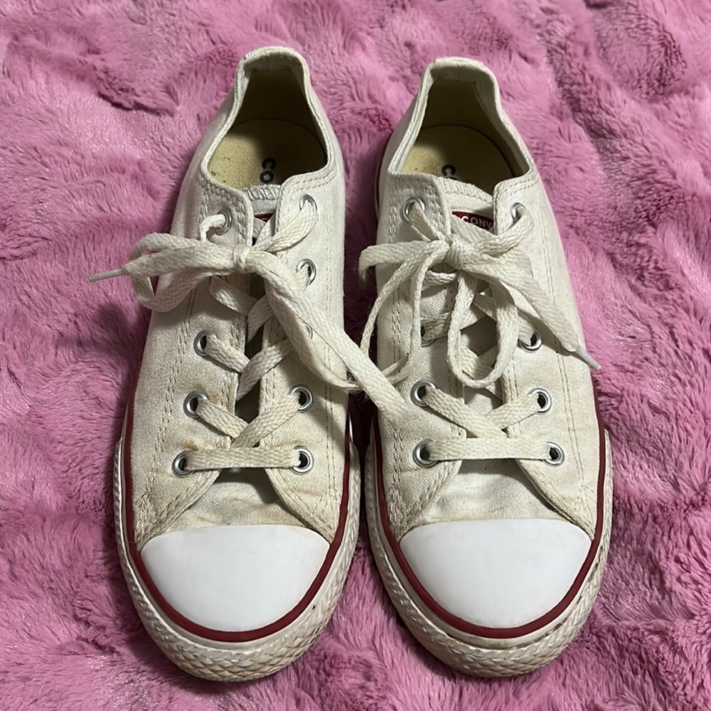 White Converse youth size 3 but runs big